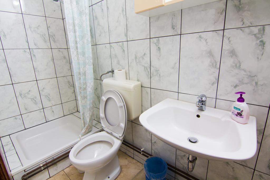 Apartmani Zuzic Krk Town Ruang foto
