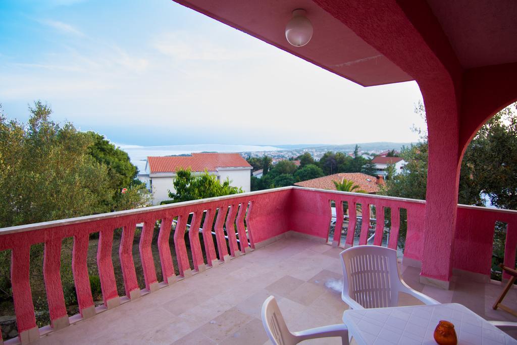Apartmani Zuzic Krk Town Ruang foto