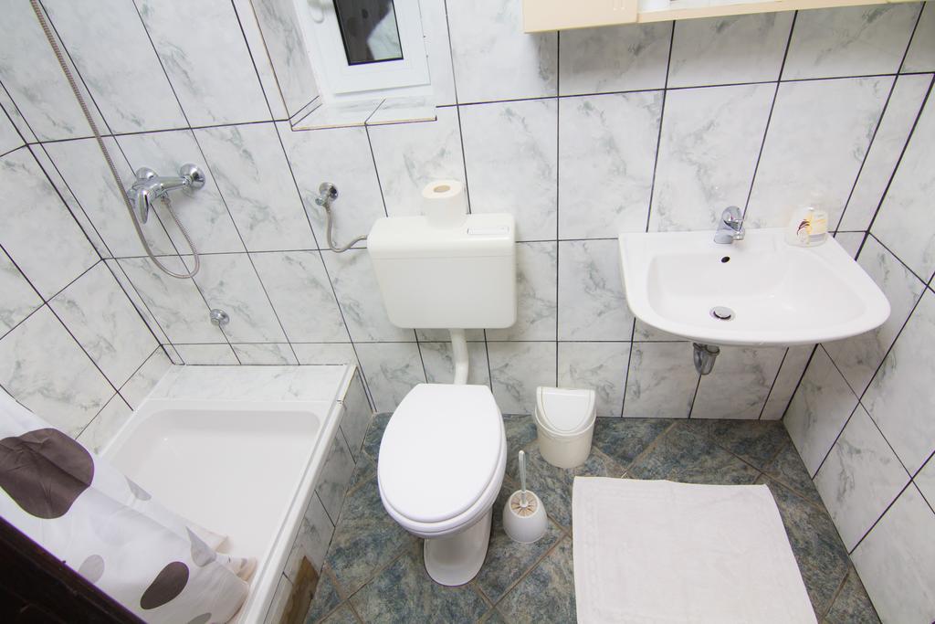 Apartmani Zuzic Krk Town Ruang foto