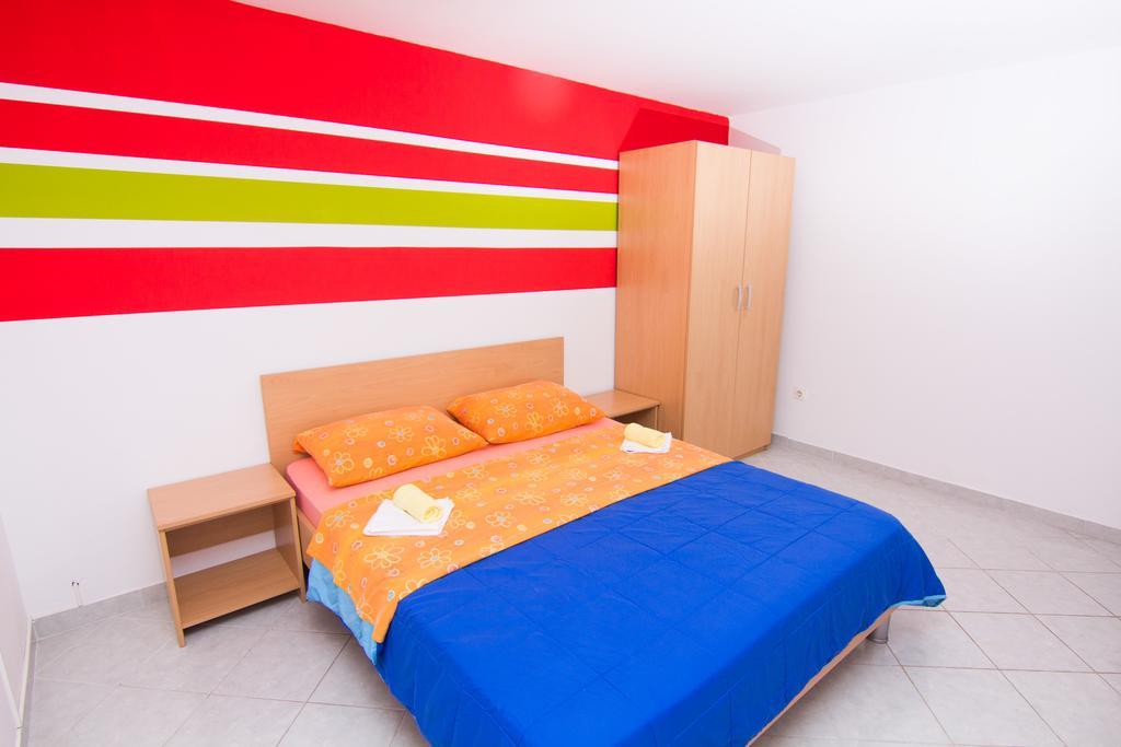 Apartmani Zuzic Krk Town Ruang foto